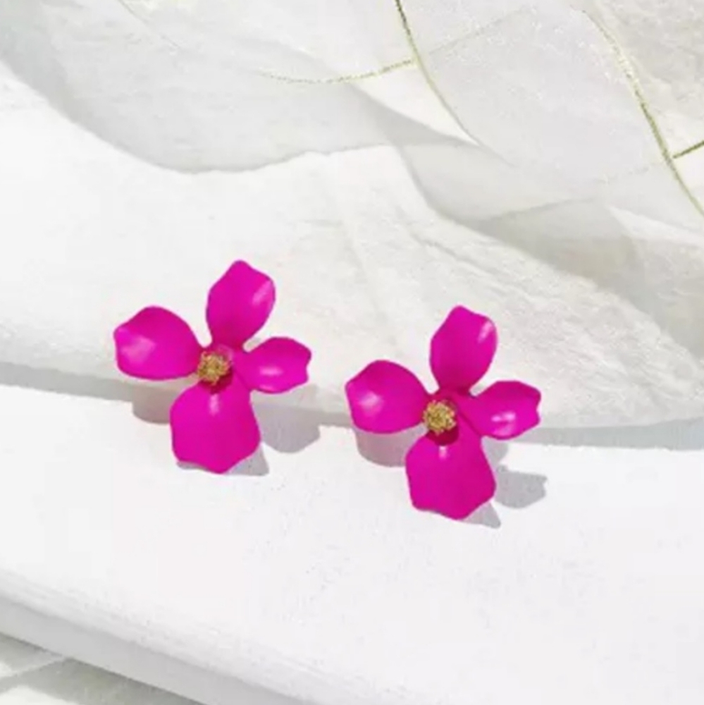 New Gorgeous Pink Summer Flower Stud Earrings - Picture 2 of 5